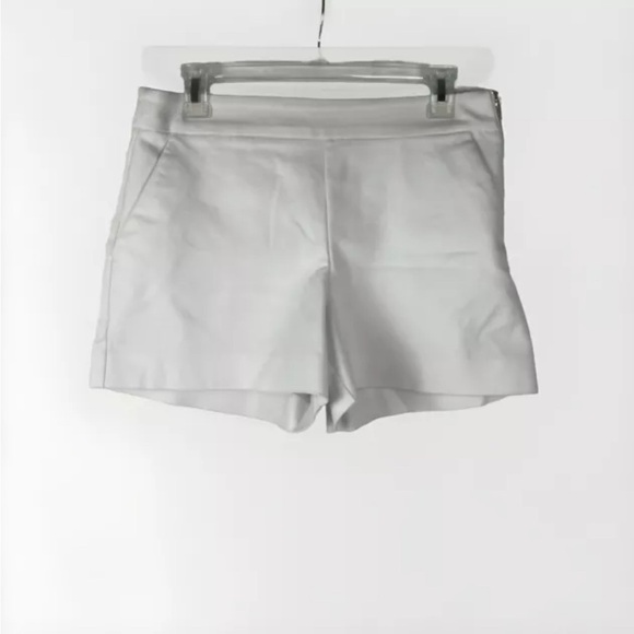 SAKS FIFTH AVENUE Womens Shorts Size 8 White Mid Rise Chino 3.5" - Picture 1 of 8